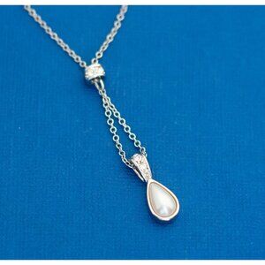 18'' Dainty Pearl Vintage Avon Necklace - D31